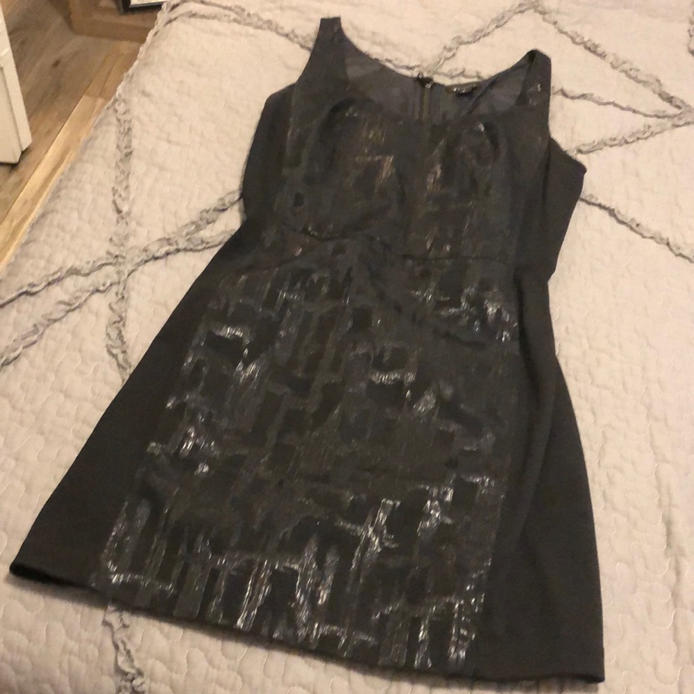 Stretchy dress with shine stitching design